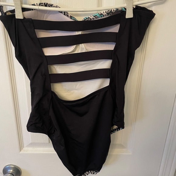 5 for $15 Kenneth Cole strapless bathing suit - Picture 3 of 4